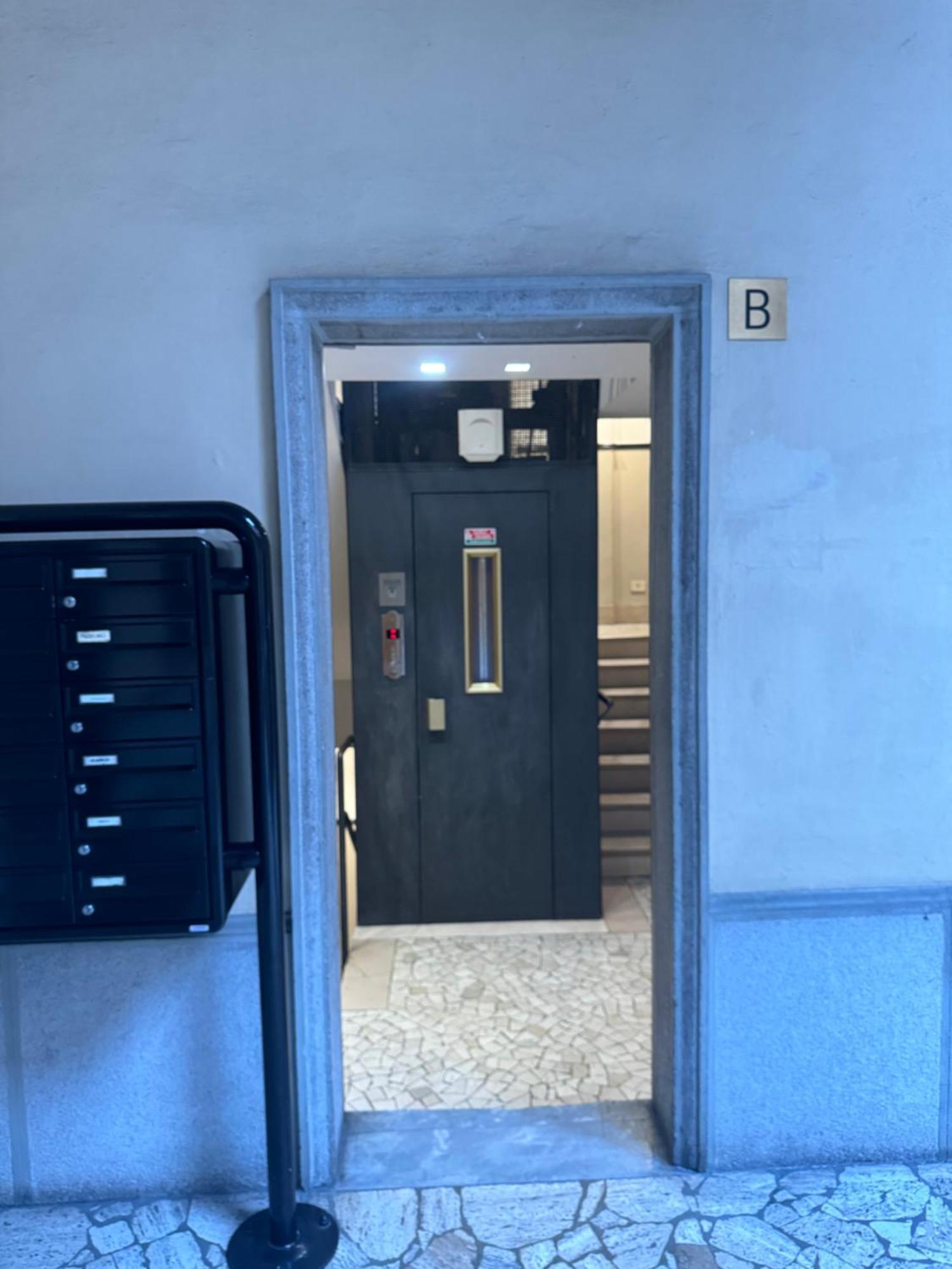 Free 30 Minutes Preemptive Cognitive Disconnect Therapy Price Location Real Duomo Palace Mini Suite 밀라노 외부 사진