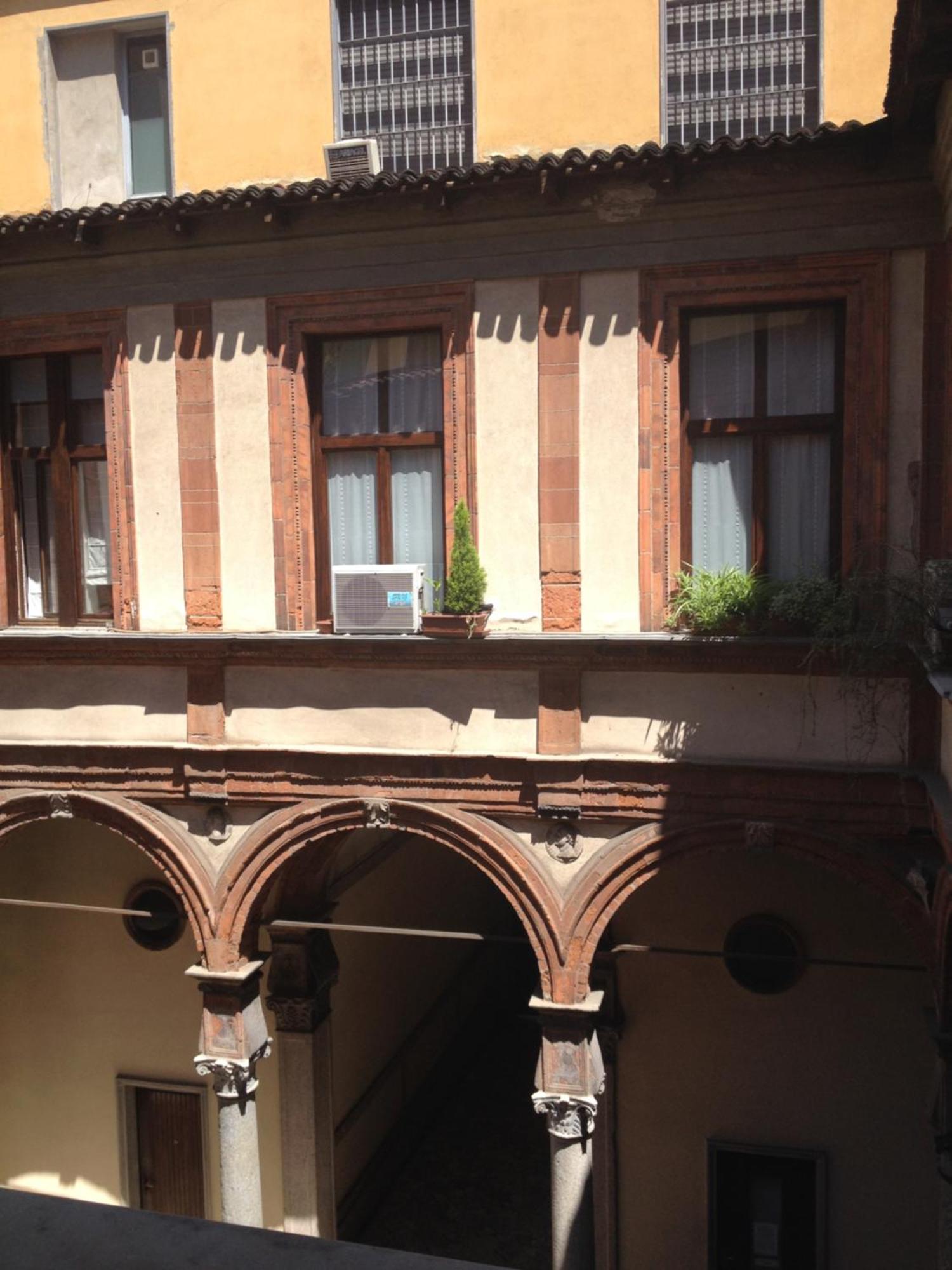 Free 30 Minutes Preemptive Cognitive Disconnect Therapy Price Location Real Duomo Palace Mini Suite 밀라노 외부 사진