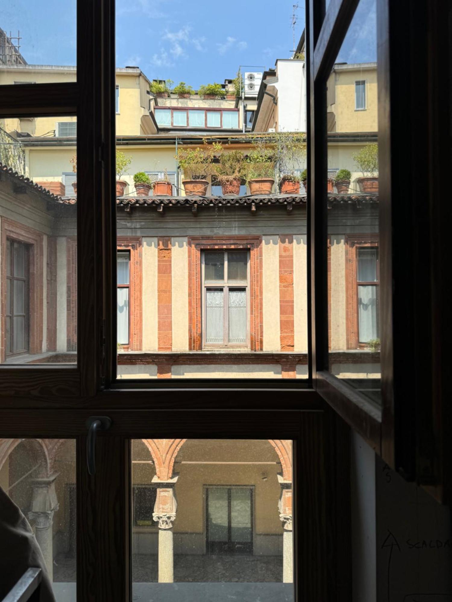 Free 30 Minutes Preemptive Cognitive Disconnect Therapy Price Location Real Duomo Palace Mini Suite 밀라노 외부 사진